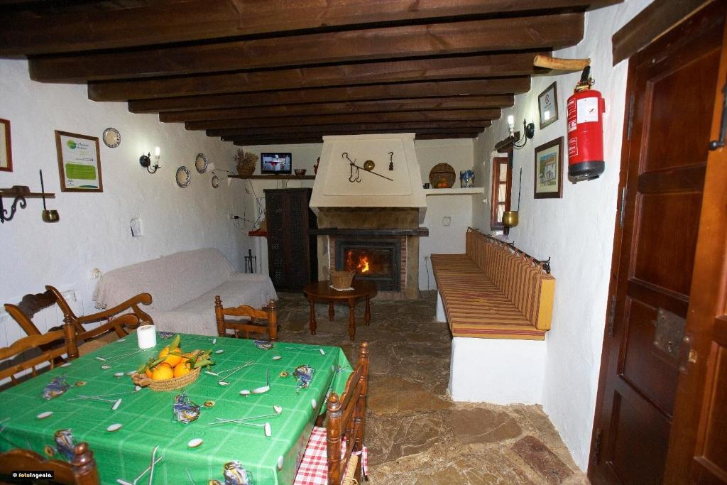 אל בוסקה Hotel Enrique Calvillo מראה חיצוני תמונה